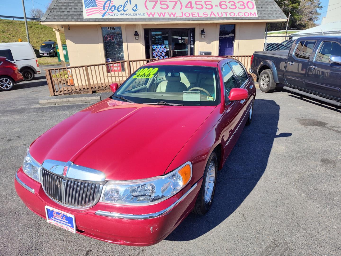 2001 Red Lincoln Town Car (1LNHM81W51Y) , located at 5700 Curlew Drive, Norfolk, VA, 23502, (757) 455-6330, 36.841885, -76.209412 - Photo#0